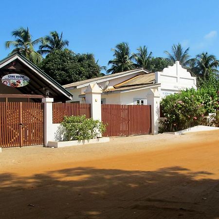 Ezime Guesthouse Accra Exterior photo